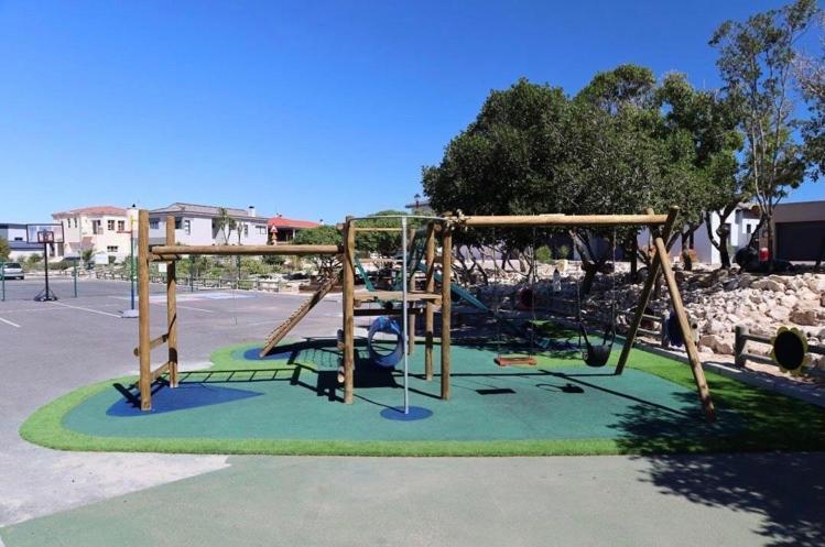 Perfect 10 - 10 To 13 Sleeper Luxury Holiday Home Breakage Deposit Of R2500 Per Weekend Lease Langebaan Zewnętrze zdjęcie