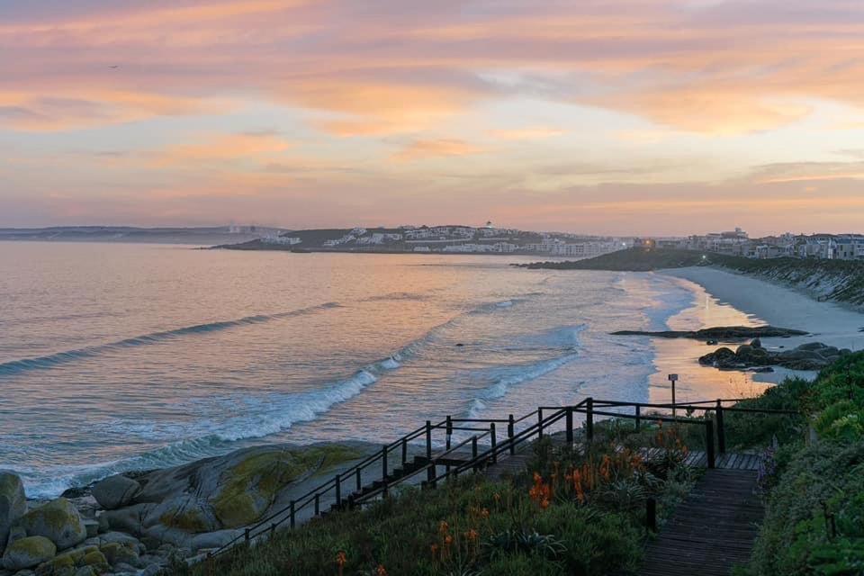 Perfect 10 - 10 To 13 Sleeper Luxury Holiday Home Breakage Deposit Of R2500 Per Weekend Lease Langebaan Zewnętrze zdjęcie