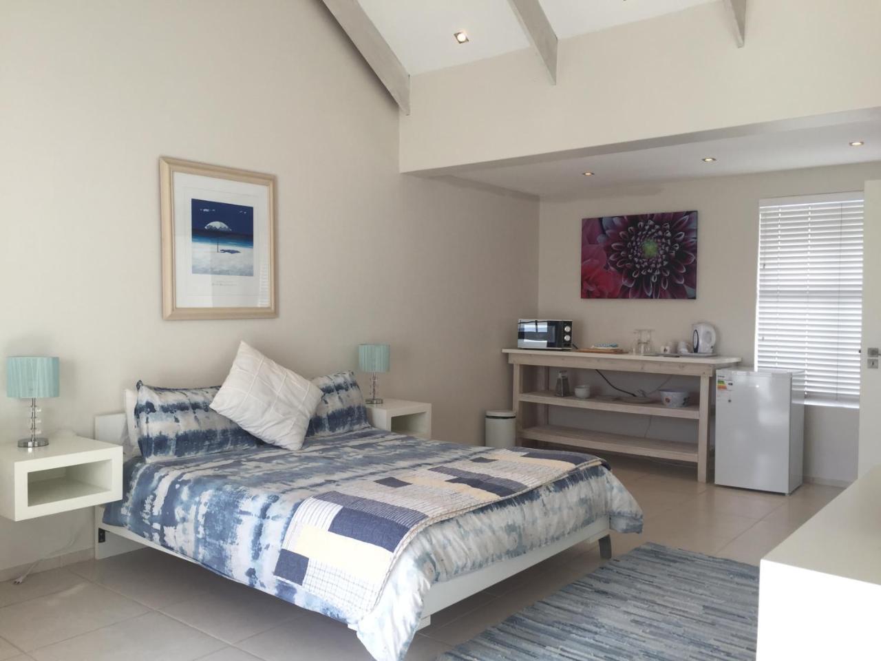 Perfect 10 - 10 To 13 Sleeper Luxury Holiday Home Breakage Deposit Of R2500 Per Weekend Lease Langebaan Zewnętrze zdjęcie