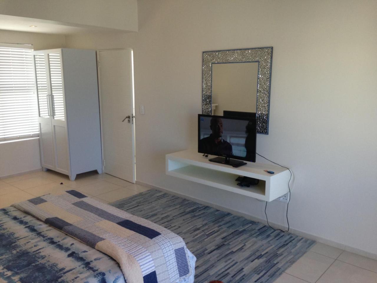 Perfect 10 - 10 To 13 Sleeper Luxury Holiday Home Breakage Deposit Of R2500 Per Weekend Lease Langebaan Zewnętrze zdjęcie
