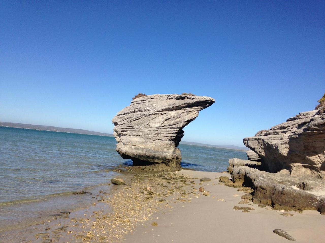 Perfect 10 - 10 To 13 Sleeper Luxury Holiday Home Breakage Deposit Of R2500 Per Weekend Lease Langebaan Zewnętrze zdjęcie