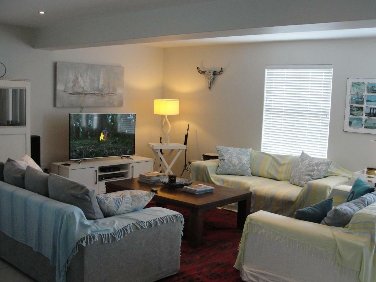 Perfect 10 - 10 To 13 Sleeper Luxury Holiday Home Breakage Deposit Of R2500 Per Weekend Lease Langebaan Zewnętrze zdjęcie